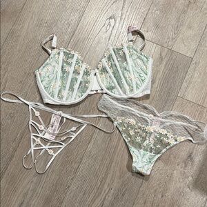 Victoria's Secret dream angels Daisy Chain wicked bra thong 2 panty set 38DD / L